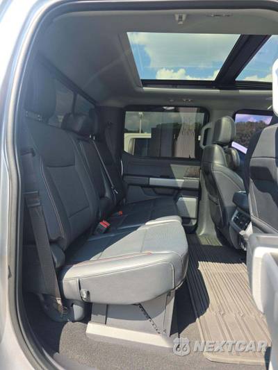 2024 Ford Super Duty F-350 Lariat Crew Cab Long Bed - zdjęcie 16 z 20 - miniatura