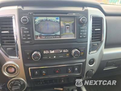 2017 Nissan TITAN PRO-4X Crew Cab Short Bed - zdjęcie 10 z 22 - miniatura