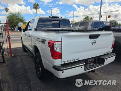 2017 Nissan TITAN PRO-4X Crew Cab Short Bed - zdjęcie 2 z 22 - miniatura