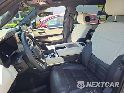 2023 Toyota Sequoia Capstone - zdjęcie 6 z 21 - miniatura