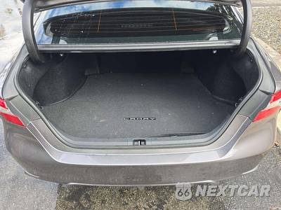 2019 Toyota Camry SE - zdjęcie 14 z 26 - miniatura