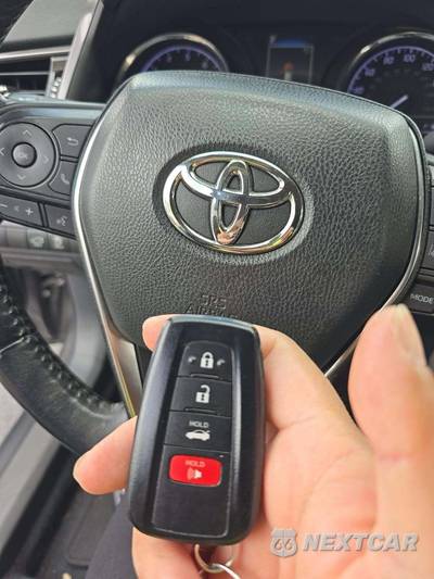 2019 Toyota Camry SE - zdjęcie 8 z 26 - miniatura