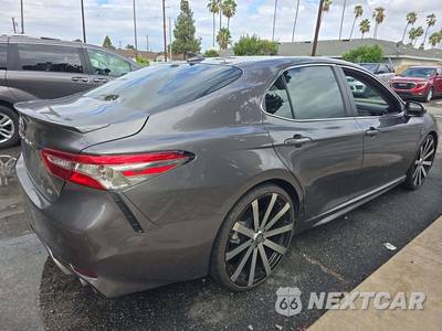 2019 Toyota Camry SE - zdjęcie 3 z 26 - miniatura