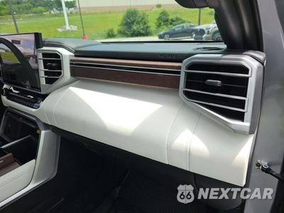2024 Toyota Sequoia Capstone - zdjęcie 17 z 19 - miniatura