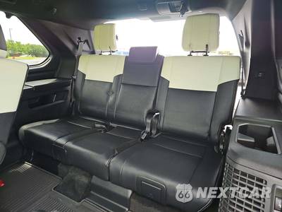2024 Toyota Sequoia Capstone - zdjęcie 11 z 19 - miniatura