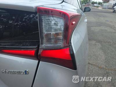 2019 Toyota Prius LE - zdjęcie 33 z 39 - miniatura