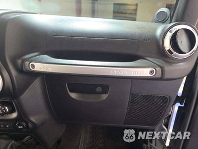 2014 Jeep Wrangler Unlimited Sahara - zdjęcie 19 z 29 - miniatura