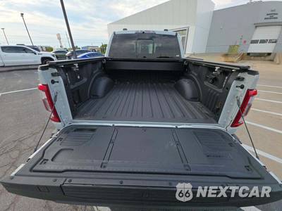 2023 Ford F-150 Raptor Crew Cab Short Bed - zdjęcie 11 z 22 - miniatura