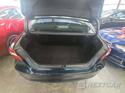 2018 Toyota Camry LE - zdjęcie 14 z 20 - miniatura
