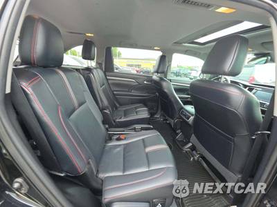 2019 Toyota Highlander SE - zdjęcie 17 z 21 - miniatura