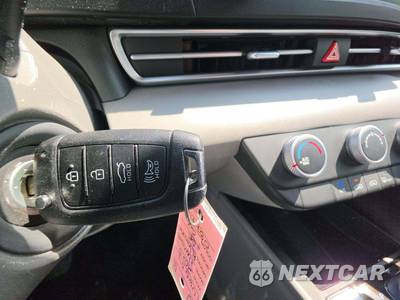 2025 Hyundai Elantra SE - zdjęcie 8 z 24 - miniatura