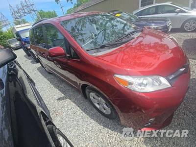 2020 Toyota Sienna LE 8-Passenger 119.3" WB - zdjęcie 4 z 25 - miniatura