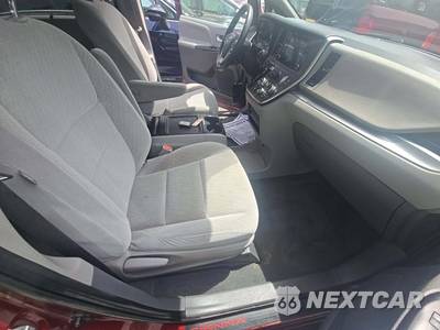 2020 Toyota Sienna LE 8-Passenger 119.3" WB - zdjęcie 19 z 25 - miniatura