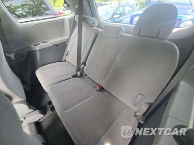 2020 Toyota Sienna LE 8-Passenger 119.3" WB - zdjęcie 14 z 25 - miniatura