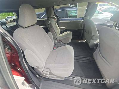 2020 Toyota Sienna LE 8-Passenger 119.3" WB - zdjęcie 17 z 25 - miniatura