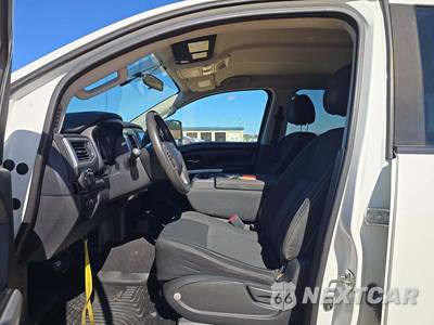 2017 Nissan TITAN XD SV Crew Cab Medium Bed - zdjęcie 3 z 28 - miniatura
