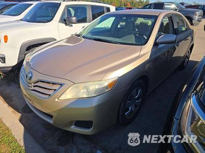 2010 Toyota Camry LE - zdjęcie 1 z 36 - miniatura