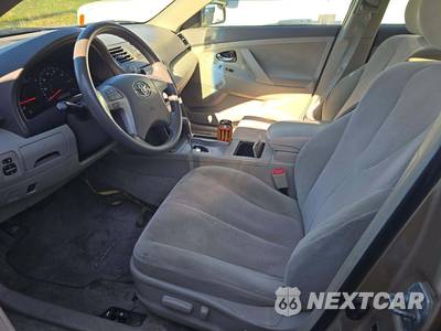 2010 Toyota Camry LE - zdjęcie 6 z 36 - miniatura