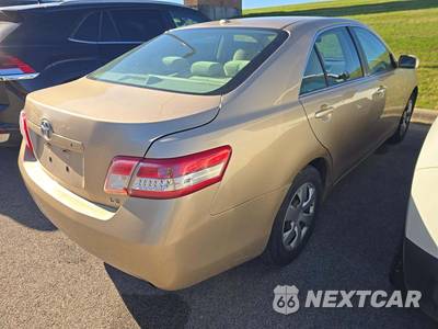 2010 Toyota Camry LE - zdjęcie 3 z 36 - miniatura