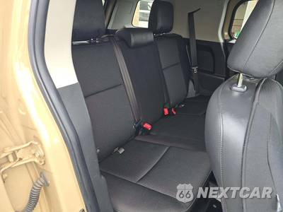 2011 Toyota FJ Cruiser w/Rear Doors - zdjęcie 16 z 30 - miniatura
