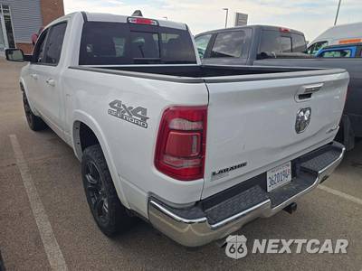 2022 Ram 1500 Laramie Crew Cab Short Bed - zdjęcie 2 z 26 - miniatura