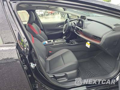 2026 Toyota Prius Plug-In Hybrid XSE - zdjęcie 15 z 20 - miniatura