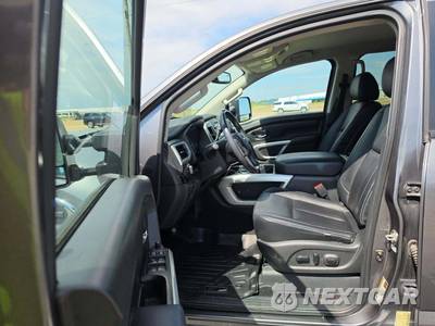 2017 Nissan TITAN XD SV Crew Cab Medium Bed - zdjęcie 3 z 37 - miniatura