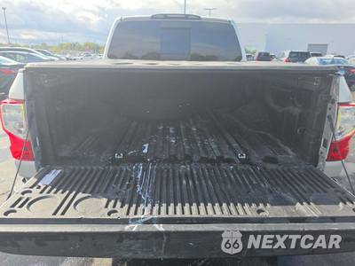 2020 Nissan TITAN SV Crew Cab Short Bed - zdjęcie 11 z 20 - miniatura