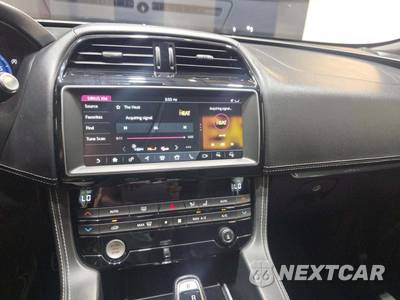 2020 Jaguar F-PACE SVR - zdjęcie 10 z 29 - miniatura