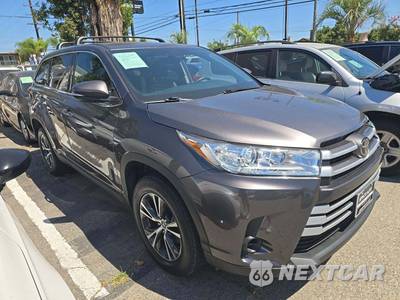 2019 Toyota Highlander LE - zdjęcie 4 z 26 - miniatura