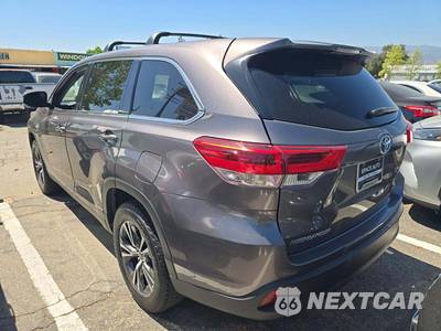 2019 Toyota Highlander LE - zdjęcie 2 z 26 - miniatura