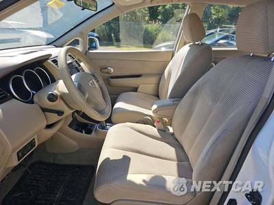 2011 Nissan Versa 1.8 SL Hatchback - zdjęcie 6 z 33 - miniatura