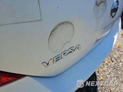 2011 Nissan Versa 1.8 SL Hatchback - zdjęcie 29 z 33 - miniatura