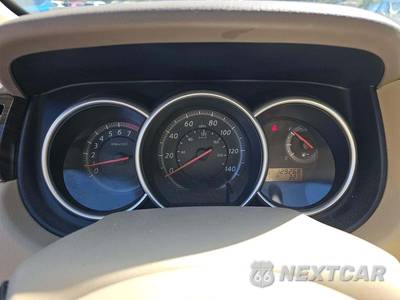 2011 Nissan Versa 1.8 SL Hatchback - zdjęcie 9 z 33 - miniatura