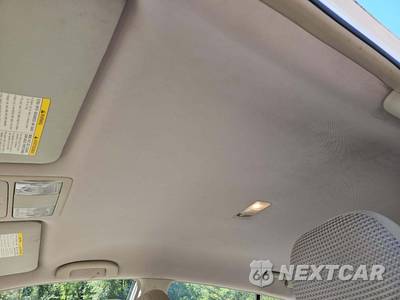 2011 Nissan Versa 1.8 SL Hatchback - zdjęcie 11 z 33 - miniatura