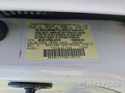 2011 Nissan Versa 1.8 SL Hatchback - zdjęcie 5 z 33 - miniatura