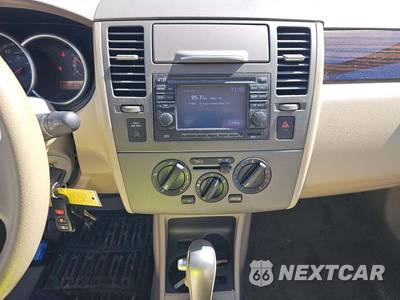 2011 Nissan Versa 1.8 SL Hatchback - zdjęcie 10 z 33 - miniatura