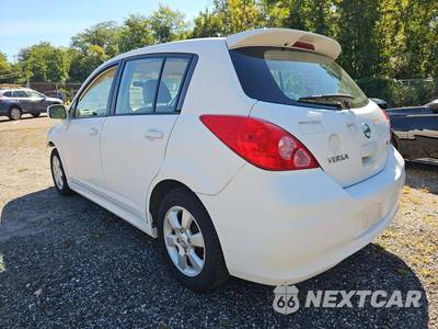 2011 Nissan Versa 1.8 SL Hatchback - zdjęcie 2 z 33 - miniatura