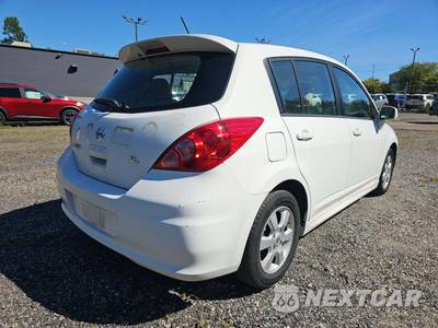 2011 Nissan Versa 1.8 SL Hatchback - zdjęcie 3 z 33 - miniatura