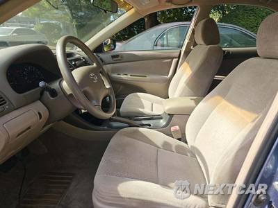 2004 Toyota Camry LE - zdjęcie 6 z 34 - miniatura