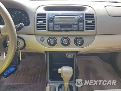 2004 Toyota Camry LE - zdjęcie 10 z 34 - miniatura