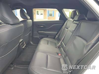 2025 Toyota Crown Signia XLE - zdjęcie 10 z 20 - miniatura