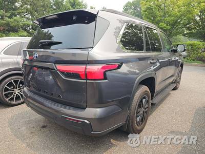 2024 Toyota Sequoia SR5 - zdjęcie 3 z 23 - miniatura