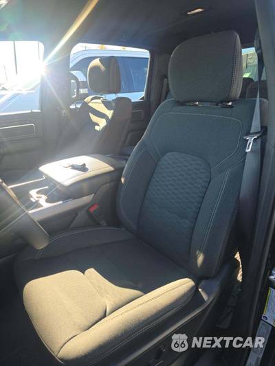 2025 Ram 1500 Big Horn Crew Cab Short Bed - zdjęcie 6 z 21 - miniatura