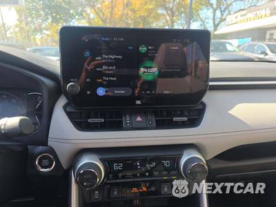 2024 Toyota RAV4 XLE Premium - zdjęcie 10 z 22 - miniatura