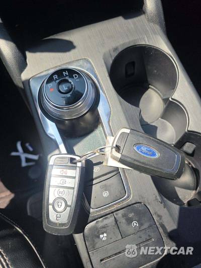 2020 Ford Escape SEL - zdjęcie 8 z 23 - miniatura