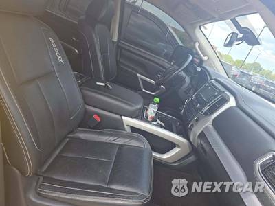 2018 Nissan TITAN PRO-4X Crew Cab Short Bed - zdjęcie 15 z 22 - miniatura