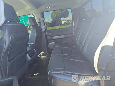 2023 Ford Super Duty F-250 Lariat Crew Cab Medium Bed - zdjęcie 10 z 19 - miniatura