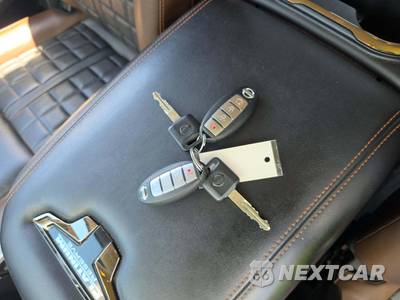 2019 Nissan TITAN Platinum Reserve Crew Cab Short Bed - zdjęcie 5 z 23 - miniatura