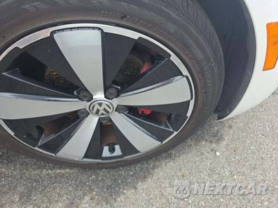 2013 Volkswagen Beetle Convertible Turbo - zdjęcie 21 z 23 - miniatura